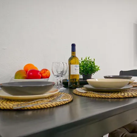 דירה Spacious Flat With Garden ליסבון