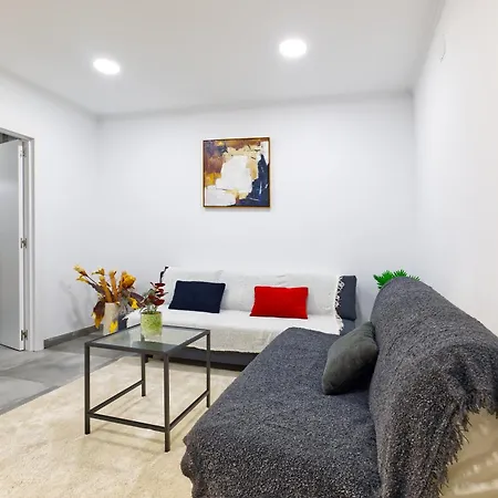 Spacious Flat With Garden ליסבון