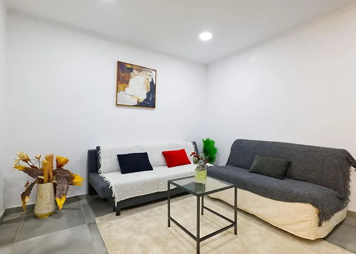 Διαμέρισμα Spacious Flat With Garden *