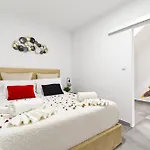 아파트 Spacious Flat With Garden 리스본