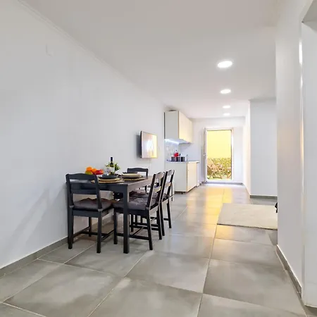Appartement Spacious Flat With Garden Lisboa