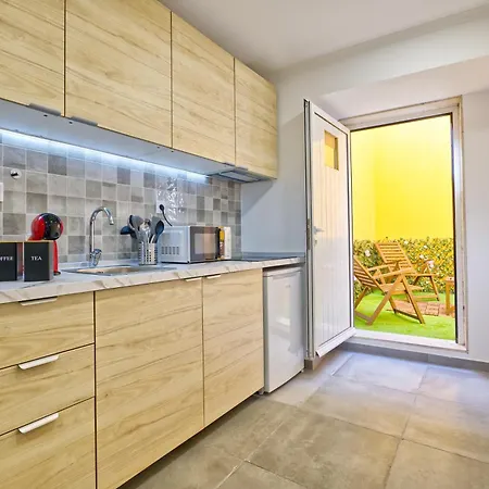 Апартаменты Spacious Flat With Garden Лиссабон