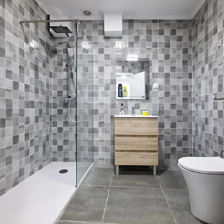 Apartman Spacious Flat With Garden *