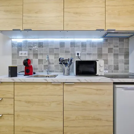 Apartman Spacious Flat With Garden